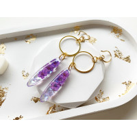 Dangle earrings with purple flowers