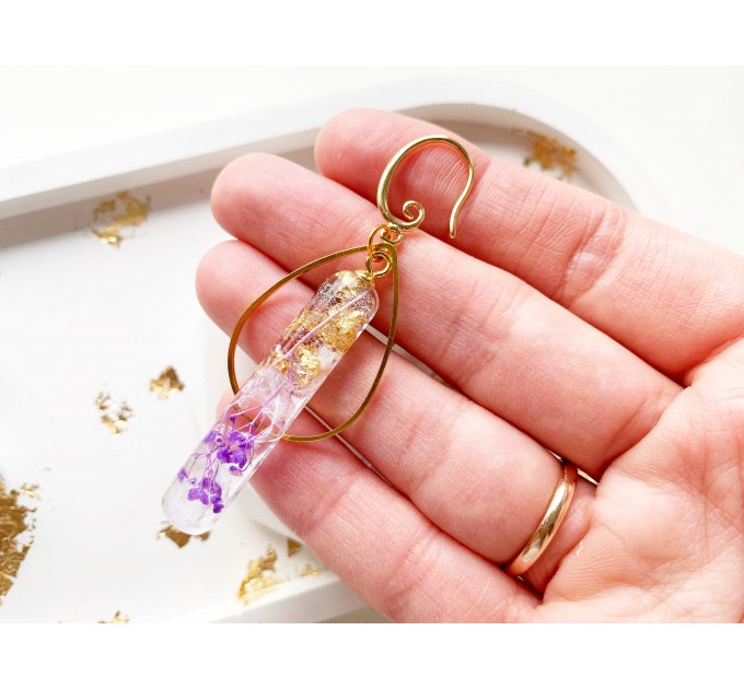 Dangle earrings with purple flowers • Minimalist drop resin earrings with pressed flowers • Wedding resin jewelry • Bridal earrings