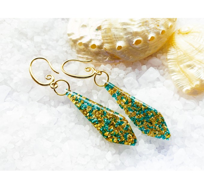 Dangle drop sparkly earrings with green stone glitters • Minimalist drop epoxy resin earrings • Evening jewelry • Spring cute earrings