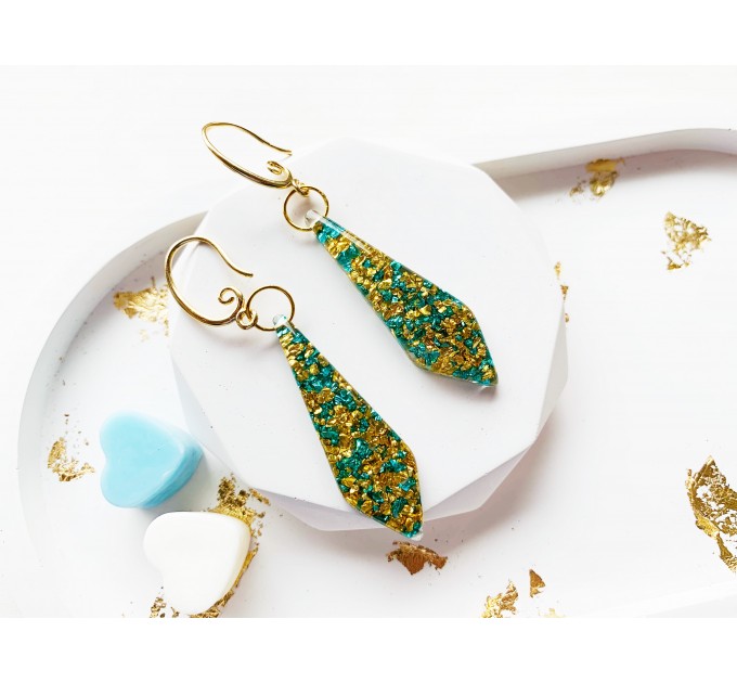 Dangle drop sparkly earrings with green stone glitters • Minimalist drop epoxy resin earrings • Evening jewelry • Spring cute earrings