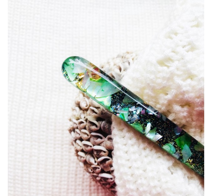 Green hair stick with mother of pearl