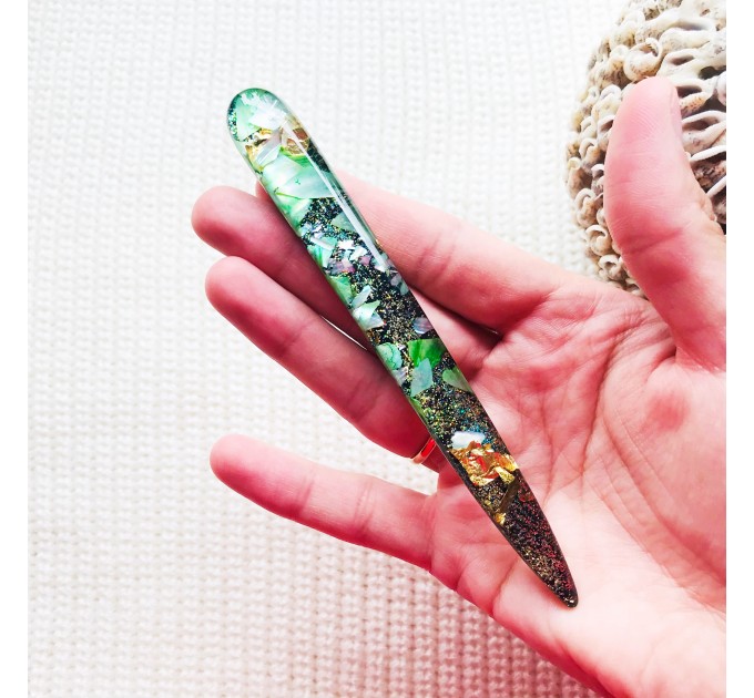 Green hair stick with mother of pearl