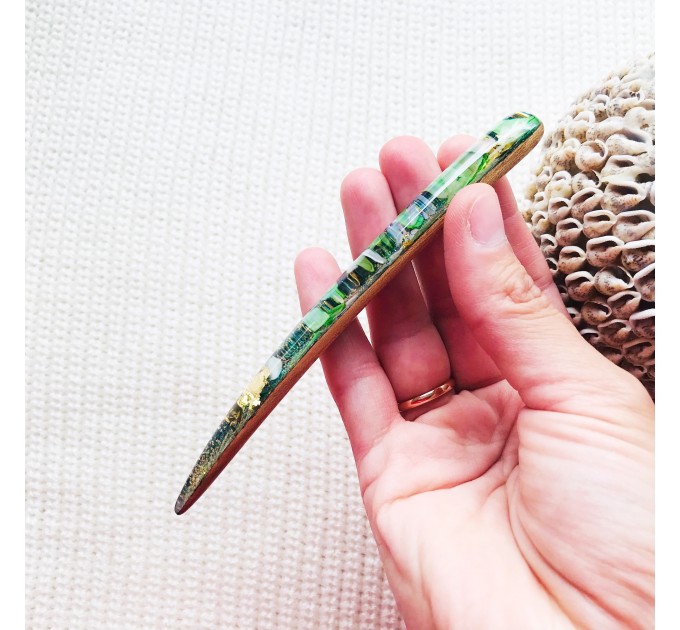 Green hair stick with mother of pearl