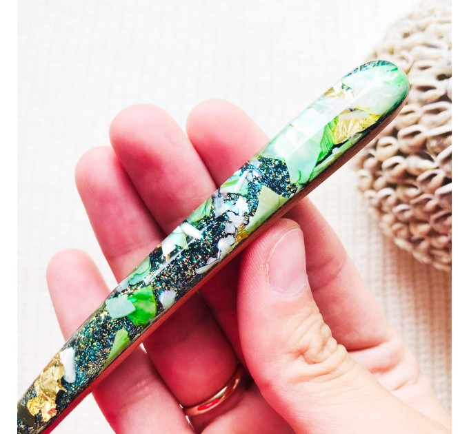 Green hair stick with mother of pearl