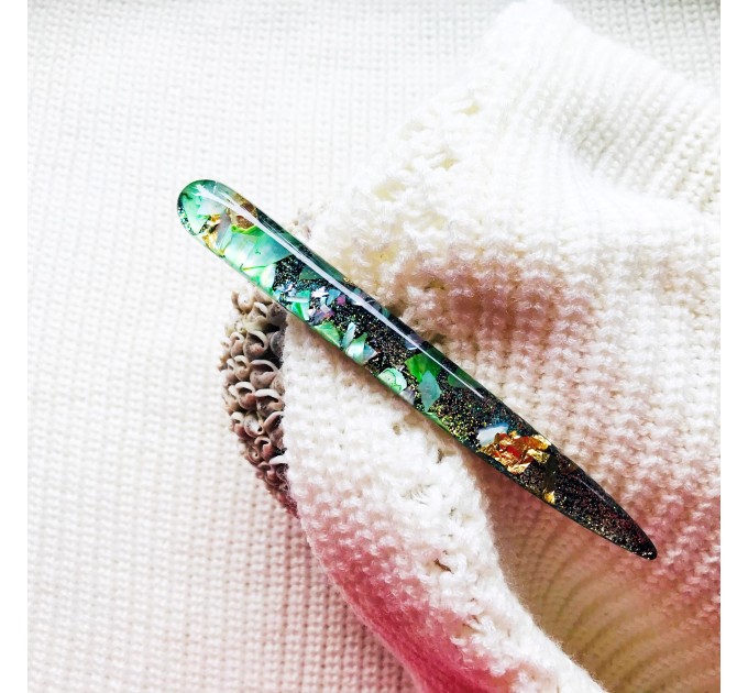 Green hair stick with mother of pearl