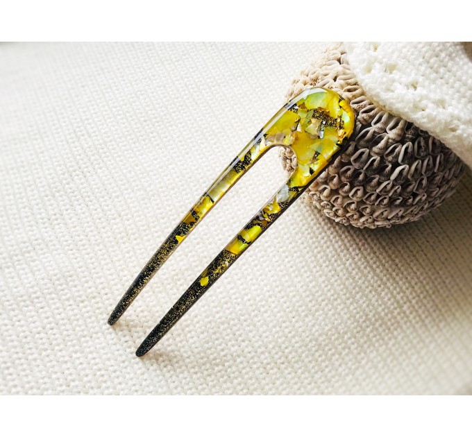 Yellow Resin Hair Pin with Mother of Pearl