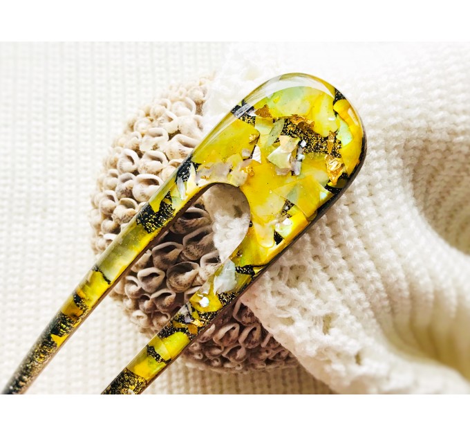 Yellow Resin Hair Pin with Mother of Pearl