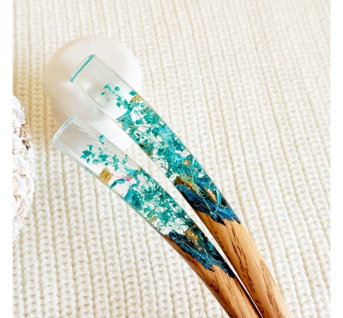 Hair stick with blue flowers