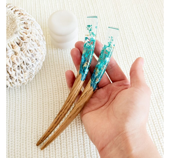 Hair stick with blue flowers