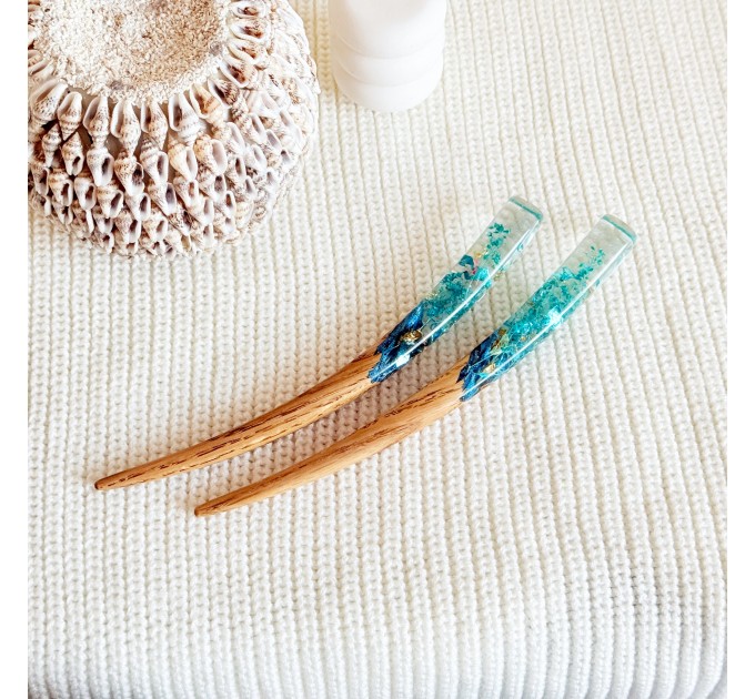 Hair stick with blue flowers